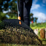 Picture of FISKARS SOLID LEAF RAKE - MEDIUM